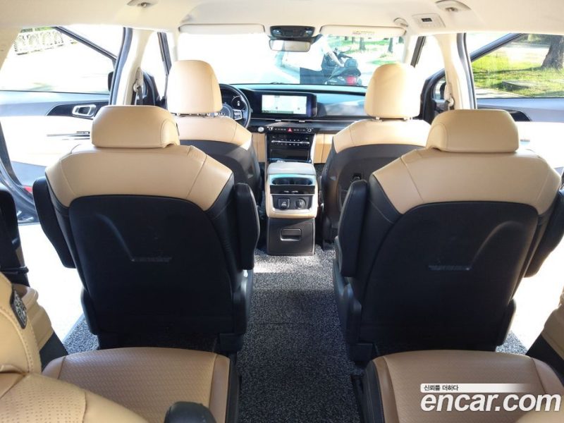Kia Carnival 9-Seater Signature