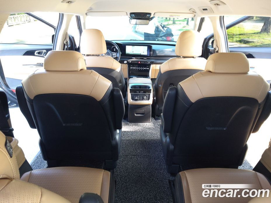 Kia Carnival 9-Seater Signature