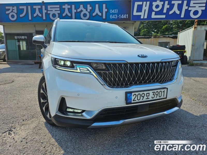 Kia Carnival 9-Seater Noblesse