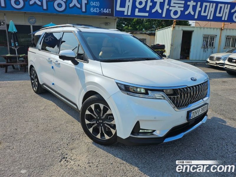 Kia Carnival 9-Seater Noblesse
