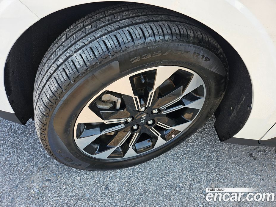 Kia Carnival 9-Seater Noblesse