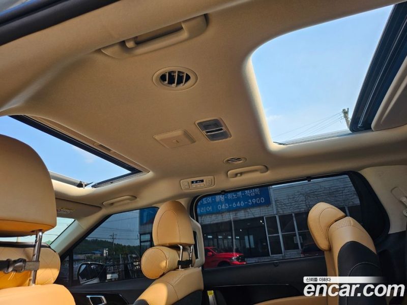 Kia Carnival 9-Seater Noblesse