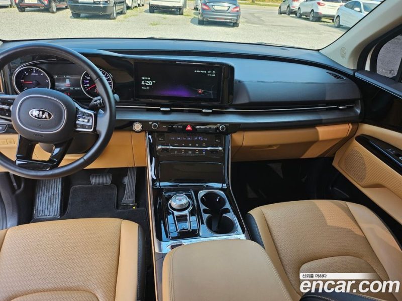 Kia Carnival 9-Seater Noblesse