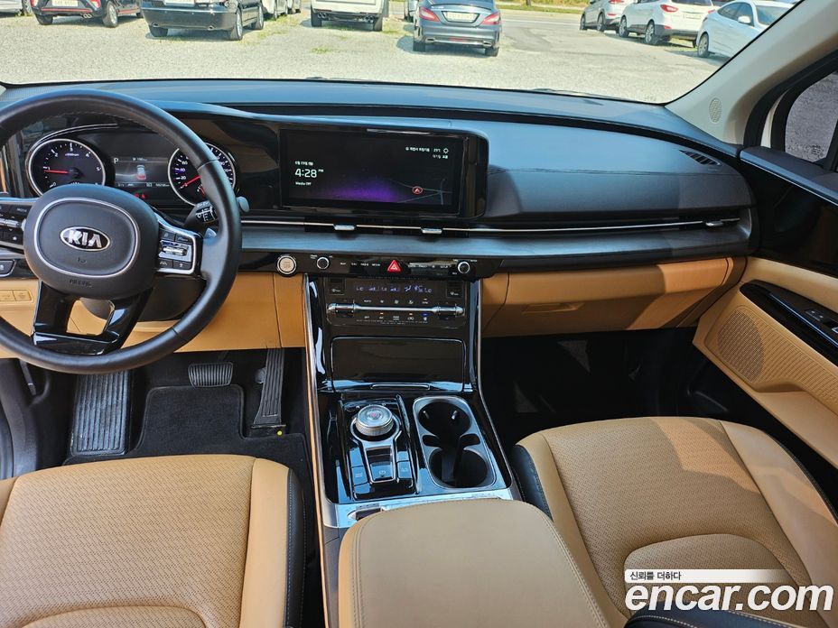 Kia Carnival 9-Seater Noblesse
