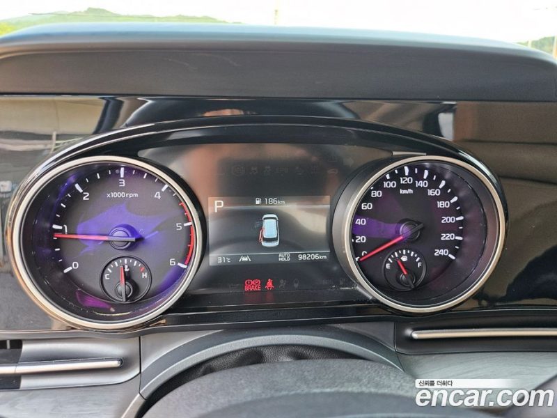 Kia Carnival 9-Seater Noblesse