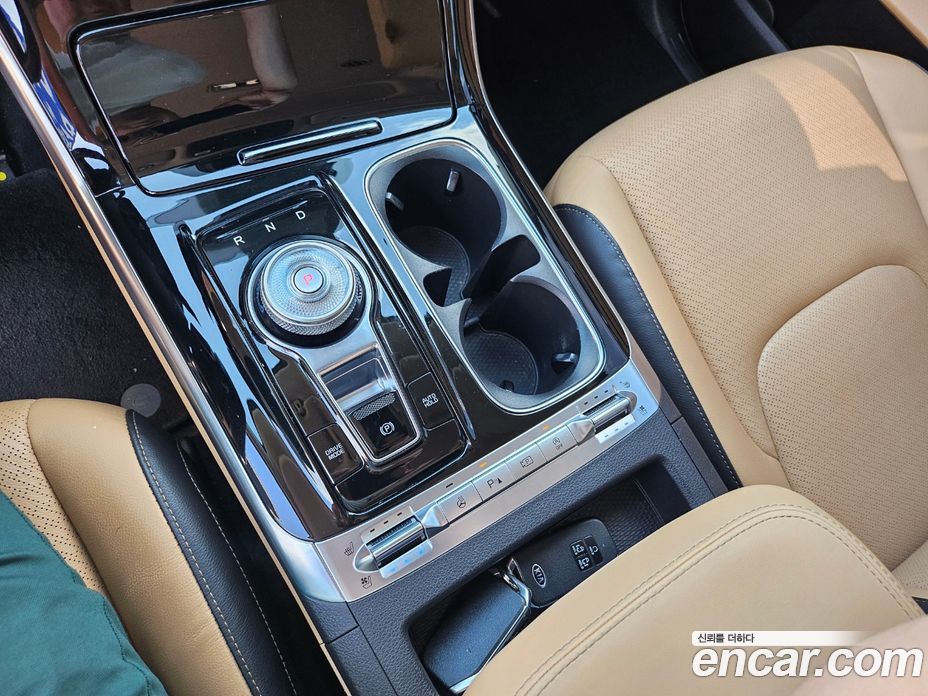 Kia Carnival 9-Seater Noblesse