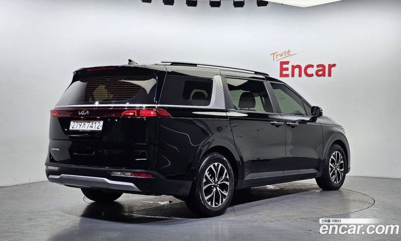 Kia Carnival 9-Seater Prestige