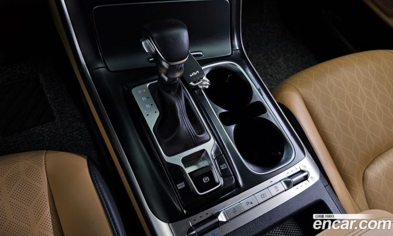 Kia Carnival 9-Seater Prestige