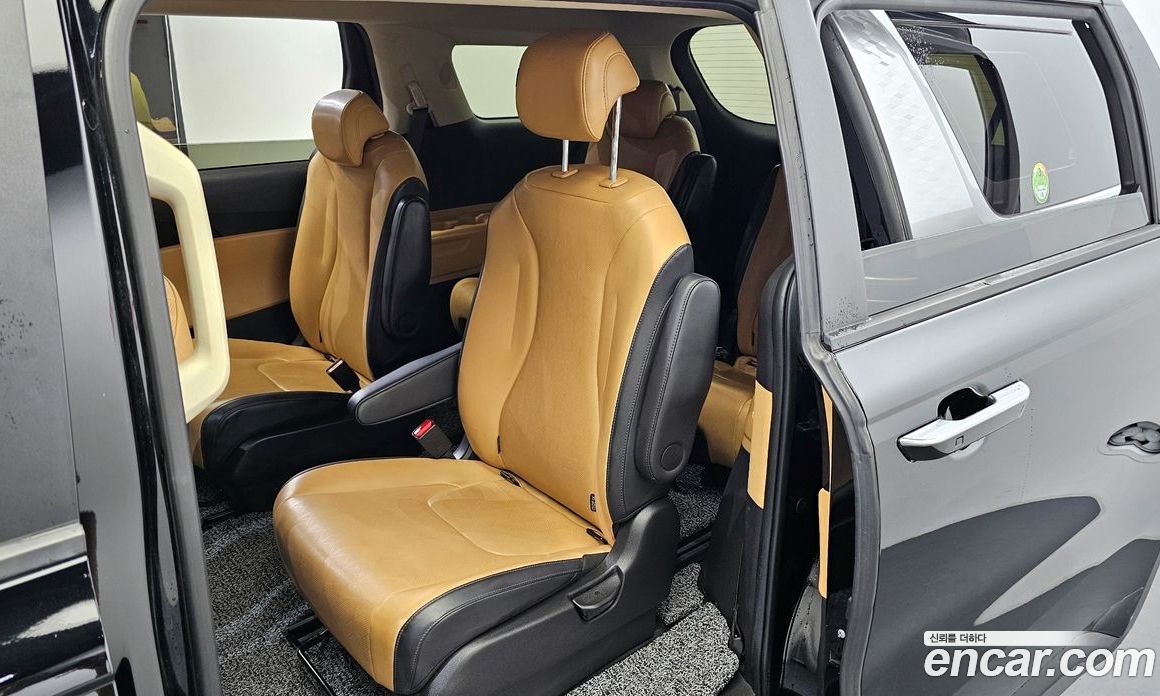 Kia Carnival 9-Seater Prestige