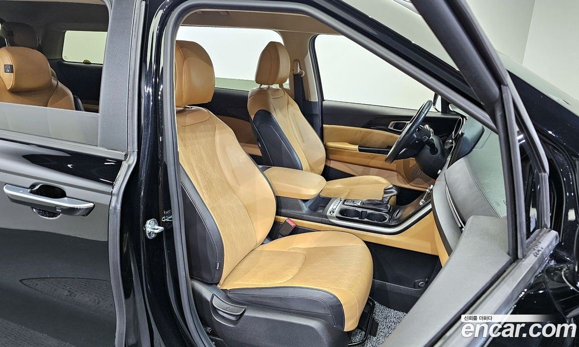 Kia Carnival 9-Seater Prestige