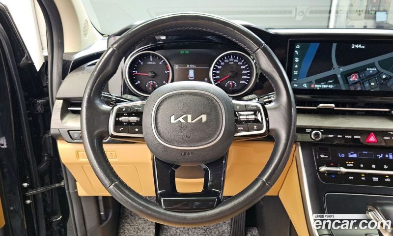Kia Carnival 9-Seater Prestige