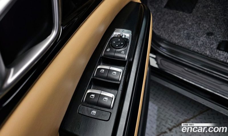 Kia Carnival 9-Seater Prestige