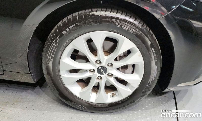 Kia K8 2.5 Gasoline 2WD