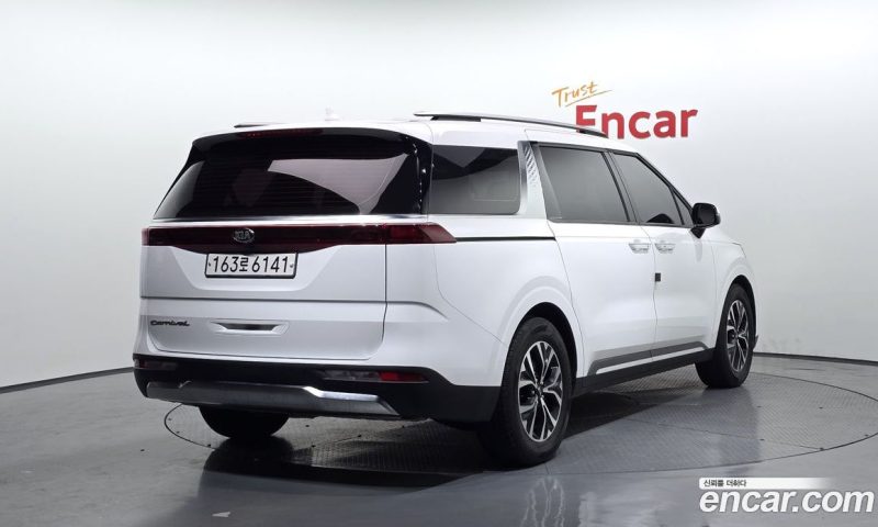 Kia Carnival 9-Seater Noblesse