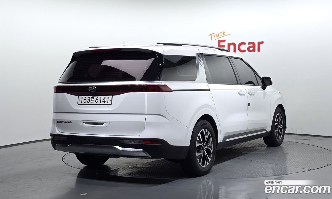 Kia Carnival 9-Seater Noblesse