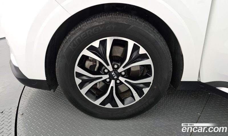 Kia Carnival 9-Seater Noblesse