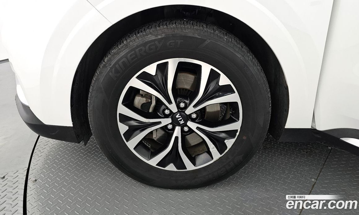Kia Carnival 9-Seater Noblesse