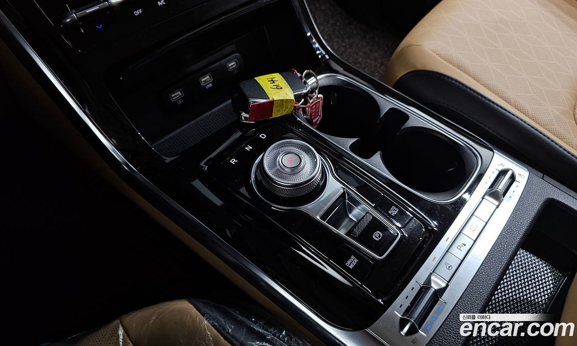 Kia Carnival 9-Seater Noblesse