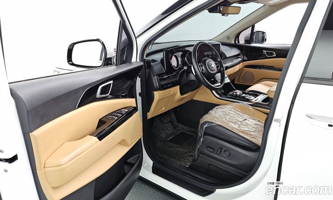 Kia Carnival 9-Seater Noblesse