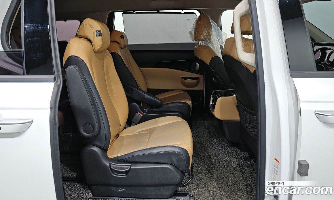 Kia Carnival 9-Seater Noblesse