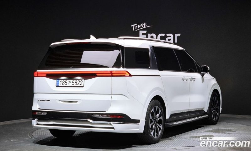 Kia Carnival 9-Seater Noblesse
