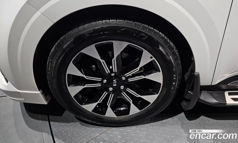 Kia Carnival 9-Seater Noblesse