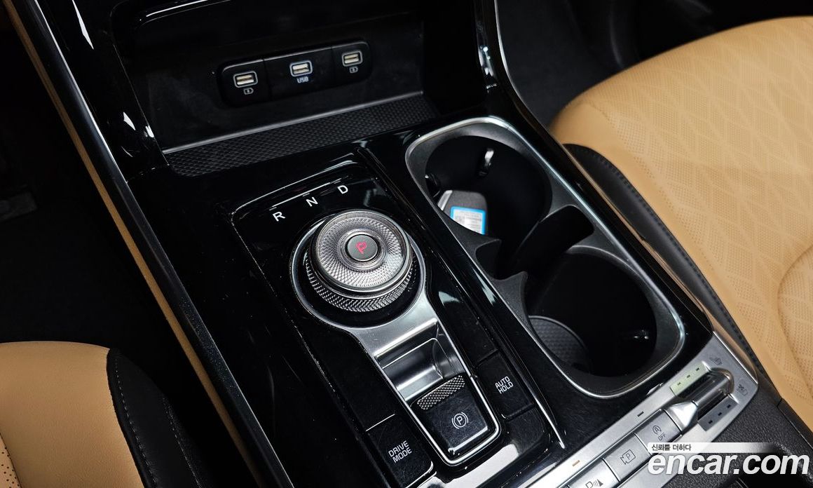 Kia Carnival 9-Seater Noblesse
