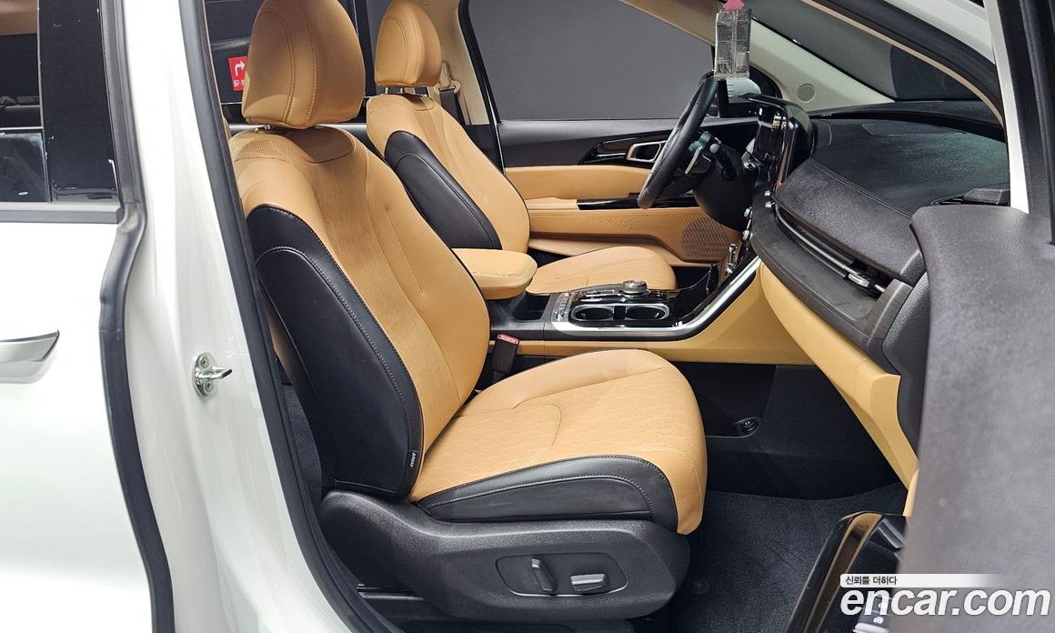 Kia Carnival 9-Seater Noblesse