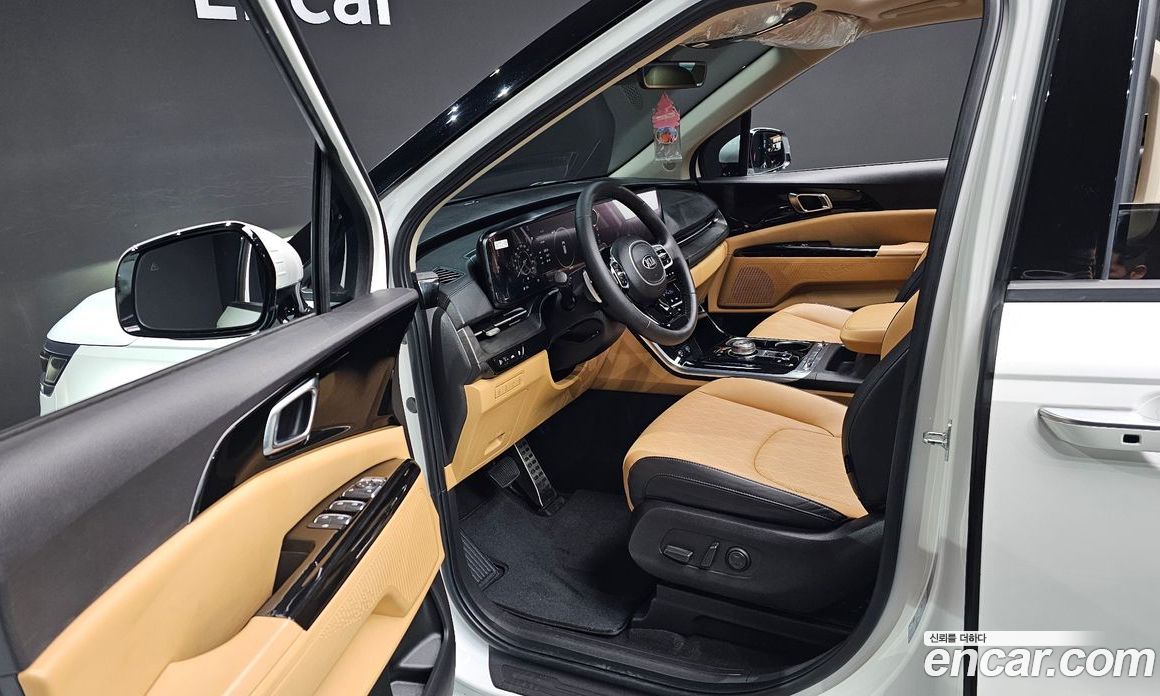 Kia Carnival 9-Seater Noblesse