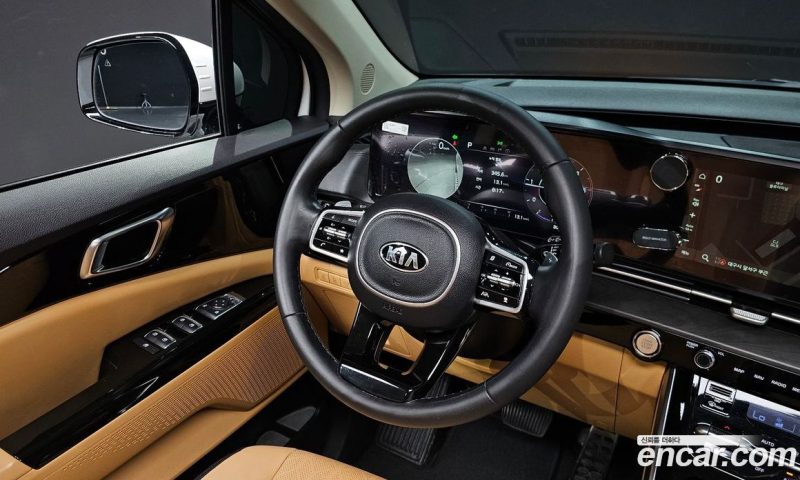 Kia Carnival 9-Seater Noblesse