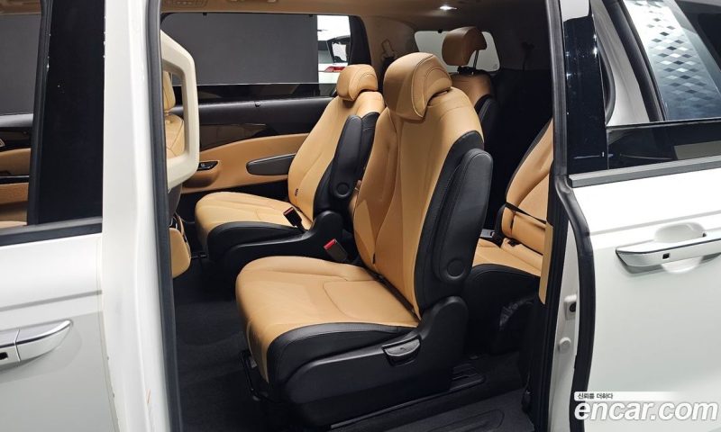 Kia Carnival 9-Seater Noblesse