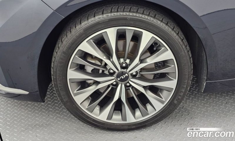 Kia K8 2.5 Gasoline 2WD