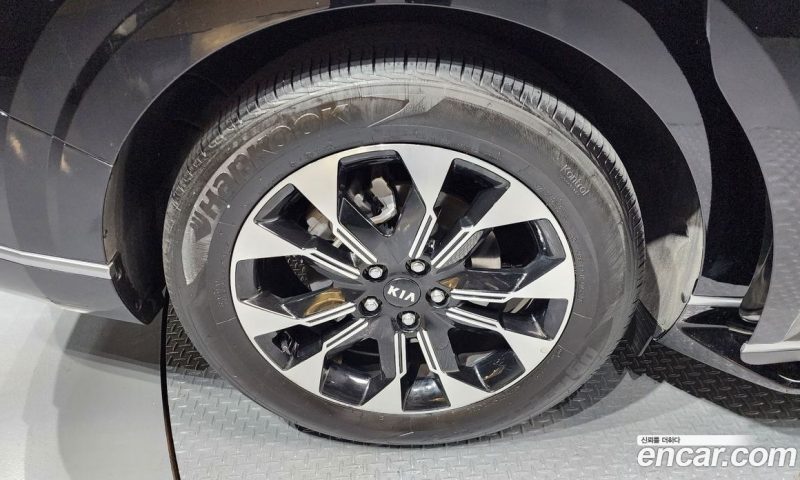Kia Carnival 9-Seater Hi-Limousine