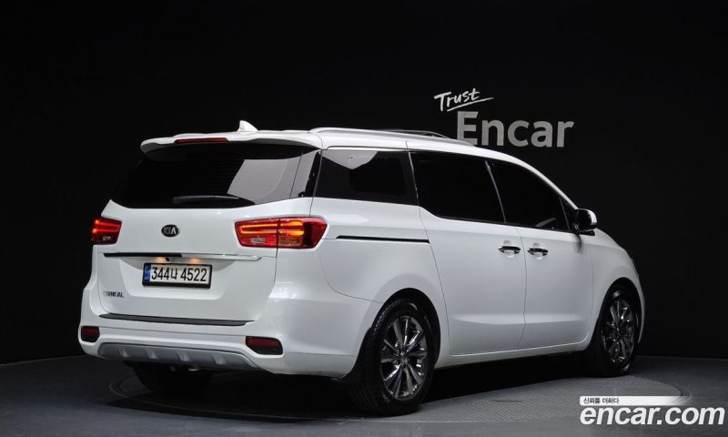 Kia Carnival 9-Seater Prstige