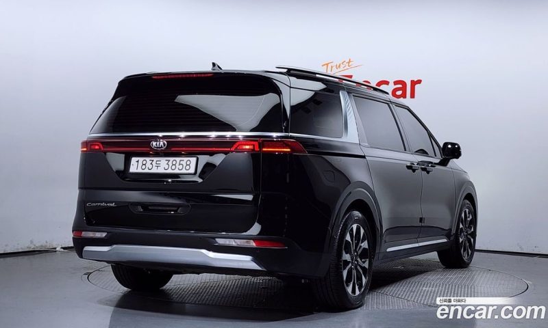 Kia Carnival 9-Seater Noblesse