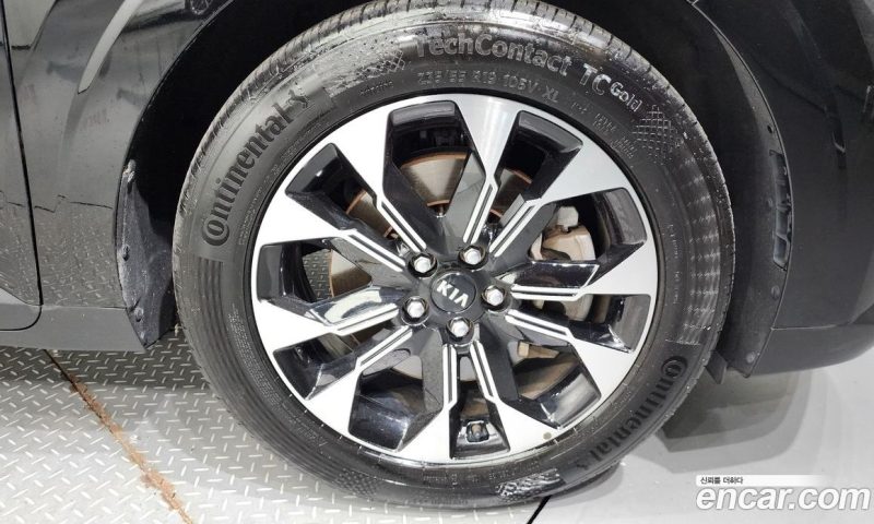 Kia Carnival 9-Seater Noblesse