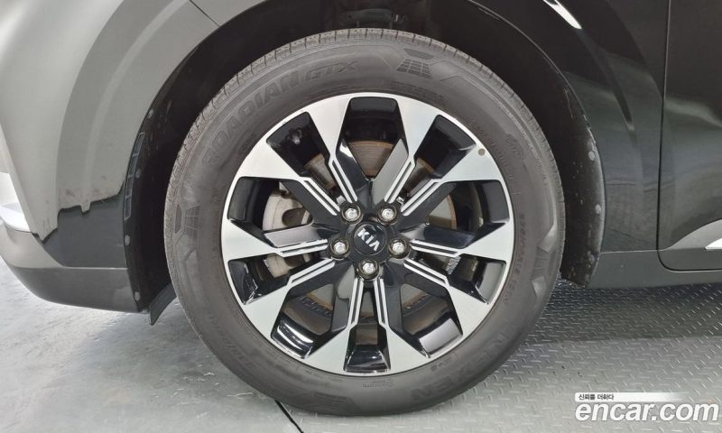 Kia Carnival 9-Seater Noblesse