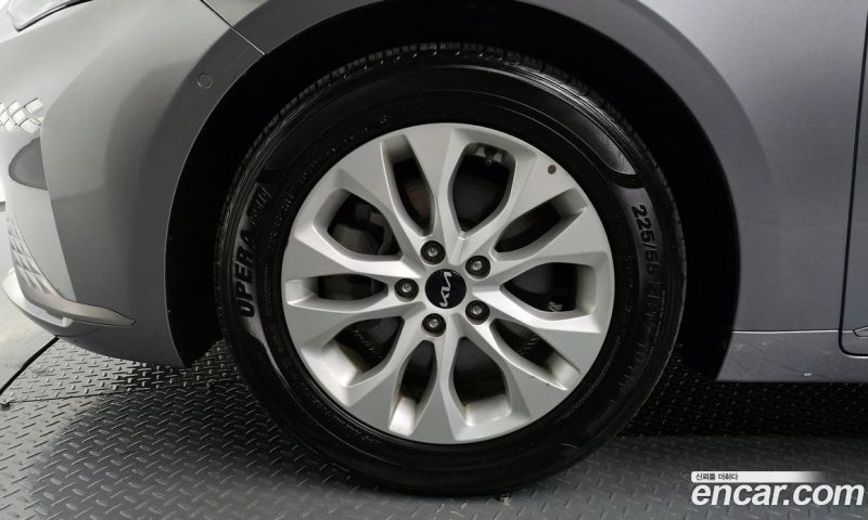 Kia K8 2.5 Gasoline 2WD