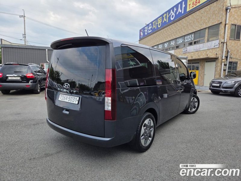 Hyundai Staria Tourer 11-Seater