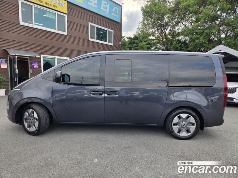 Hyundai Staria Tourer 11-Seater