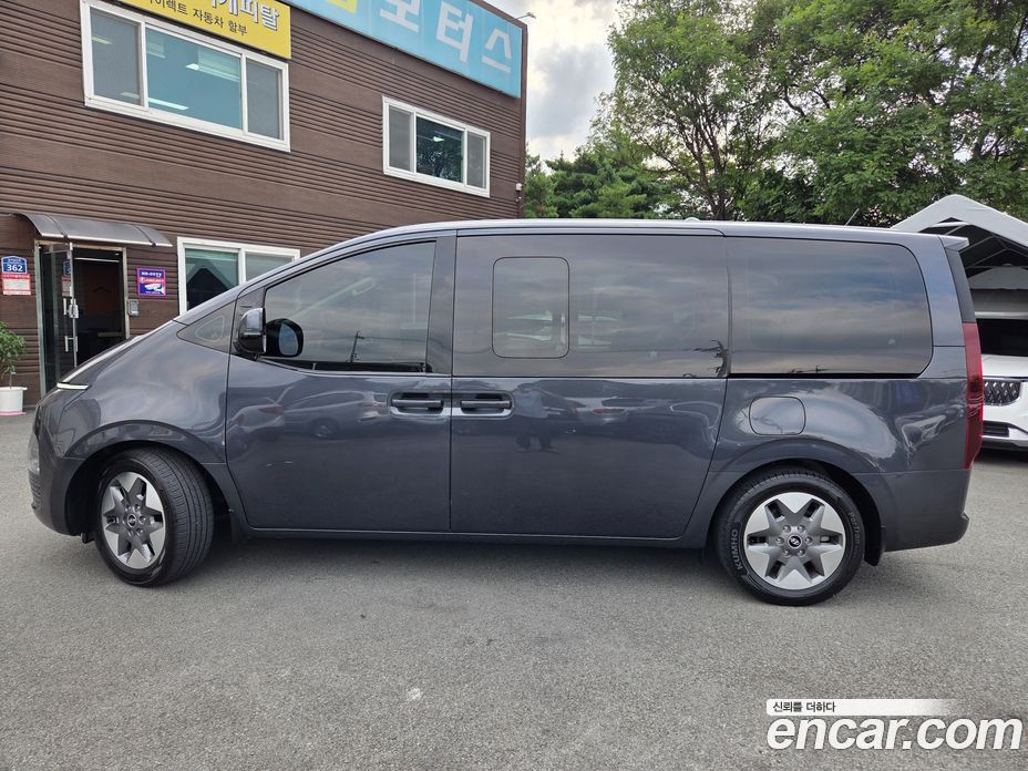 Hyundai Staria Tourer 11-Seater