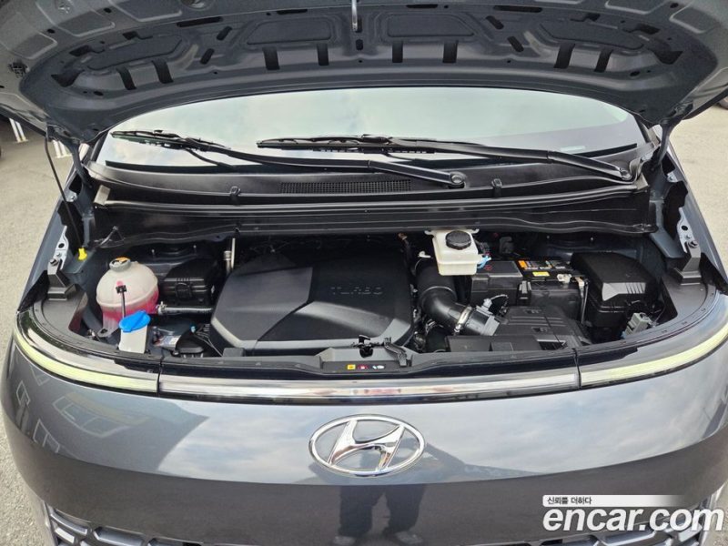 Hyundai Staria Tourer 11-Seater