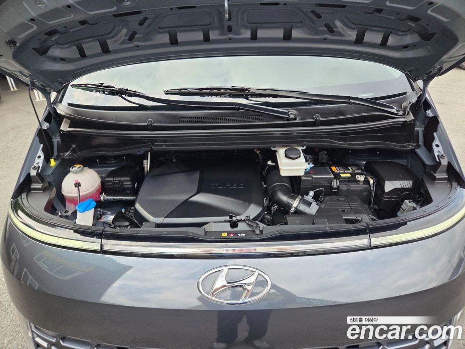 Hyundai Staria Tourer 11-Seater