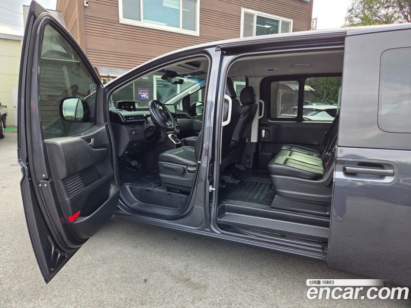 Hyundai Staria Tourer 11-Seater
