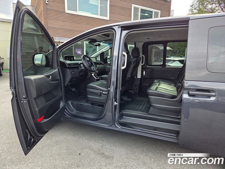 Hyundai Staria Tourer 11-Seater
