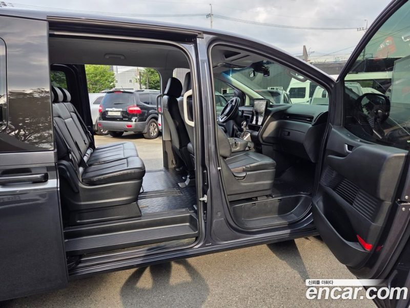 Hyundai Staria Tourer 11-Seater