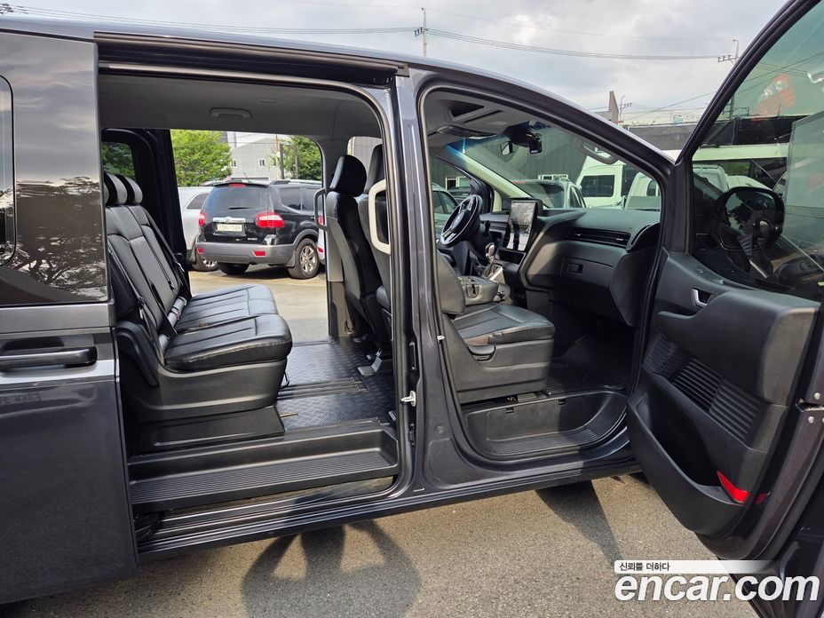 Hyundai Staria Tourer 11-Seater