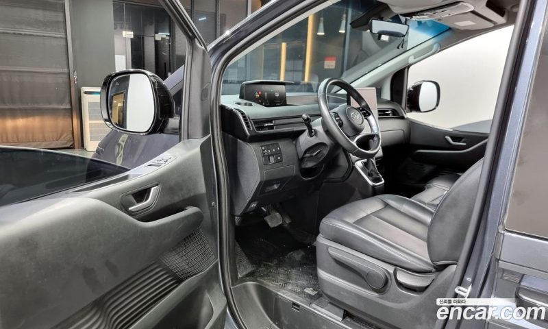 Hyundai Staria Tourer 9-Seater