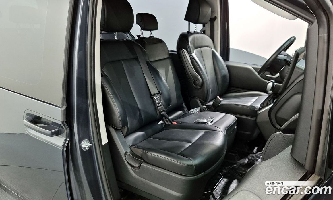 Hyundai Staria Tourer 9-Seater