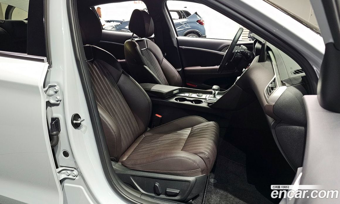 Genesis G70 Gasoline 2.0T 2WD